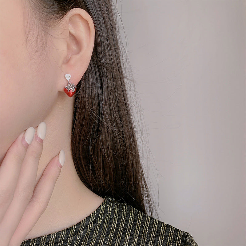 S925 Sterling Silver Retro Simple Kaedo Drip Glue Strawberry Earrings